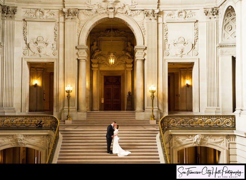 SF City Hall Rotunda wedding picture