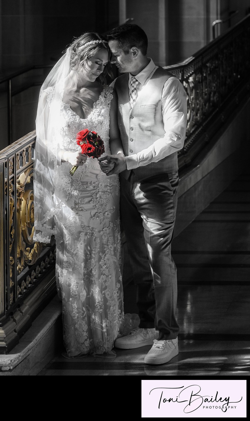Bride and groom love at San Francisco city hall - photography