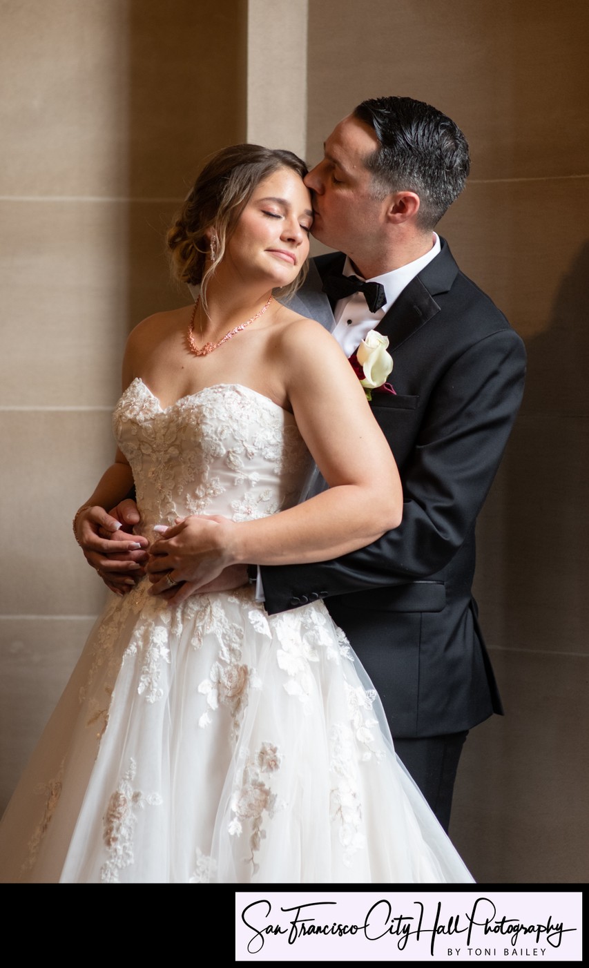 Romantic wedding photography - kiss at city hall