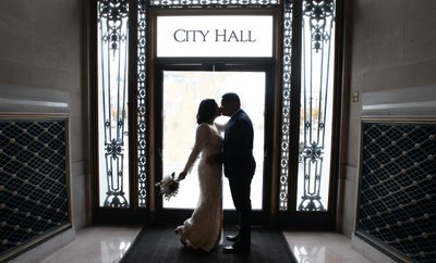 San Francisco city hall Entrance - Wedding Kiss