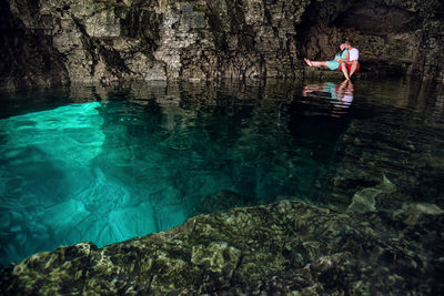 Pre-wedding photos in underwater caves in Canada