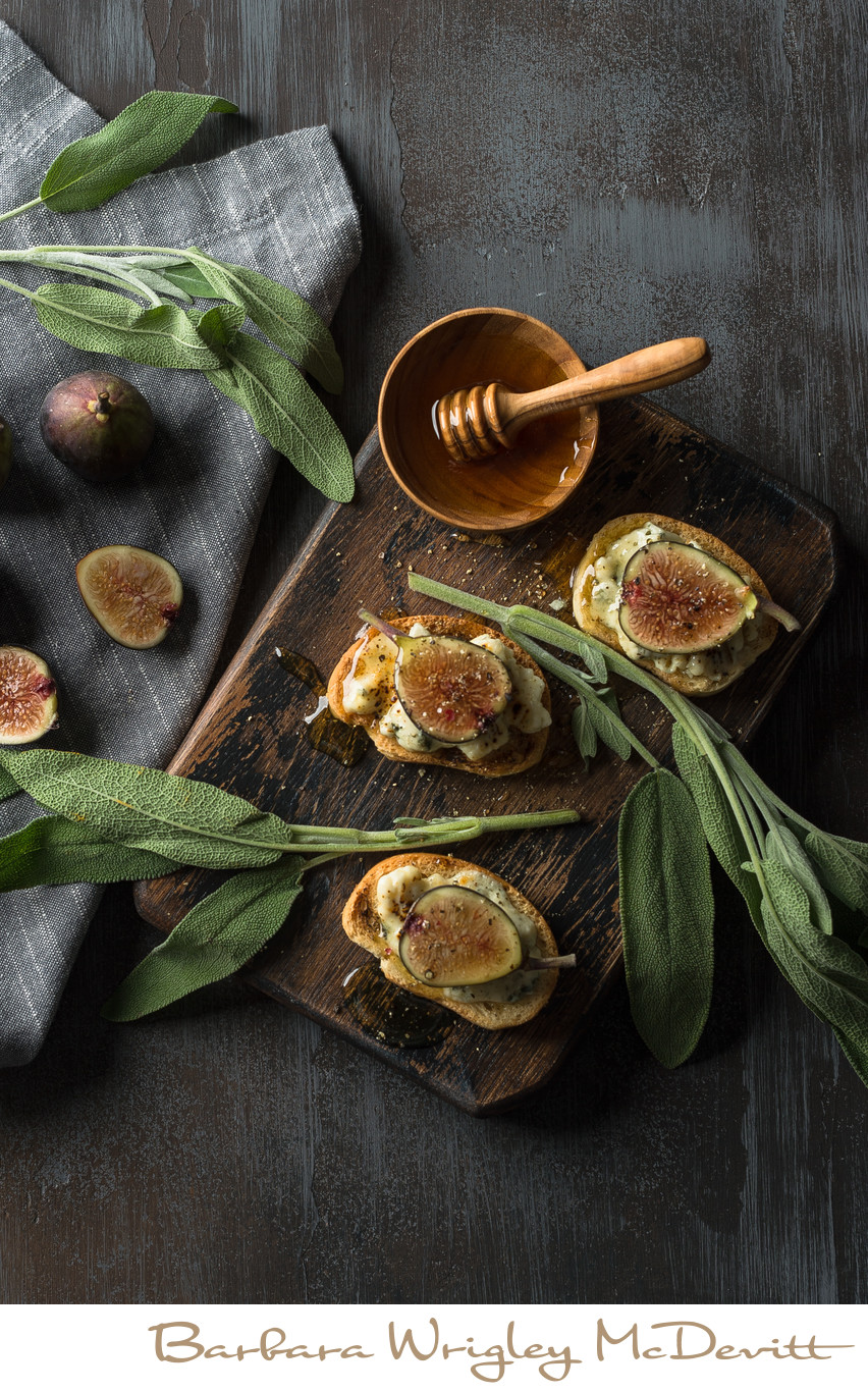 Figs, blue cheese and honey on crostini