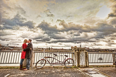 Water front engagement pictures in Portland