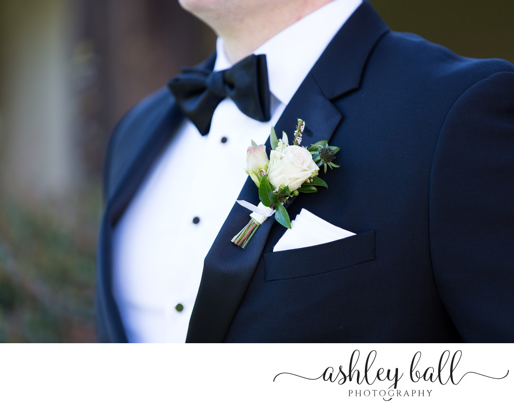 Classic Pictures of the Groom's Boutonniere 