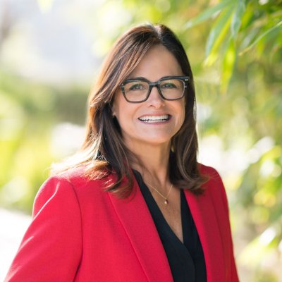Faculty Portrait in Professional Outdoor Setting