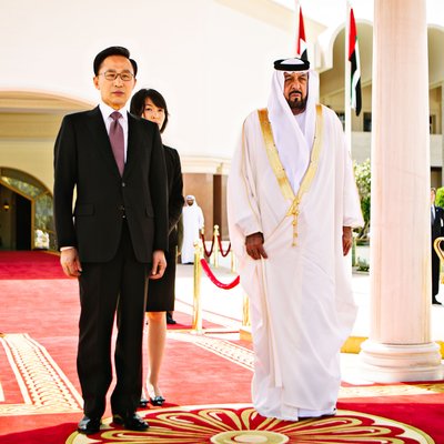 Lee Myung-bak and Sheikh Khalifa in Abu Dhabi