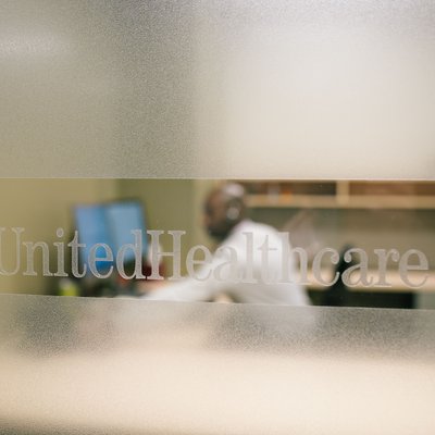 UnitedHealthcare Office Glass Signage