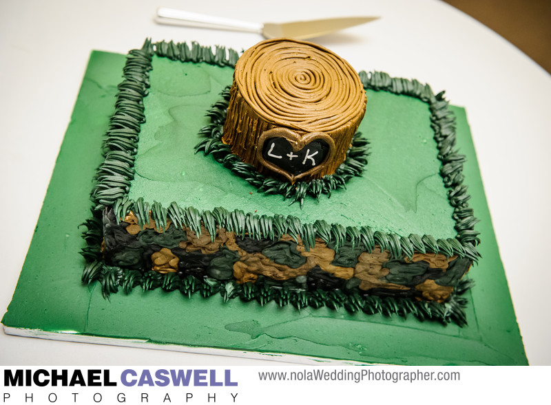 Tree stump groom's cake