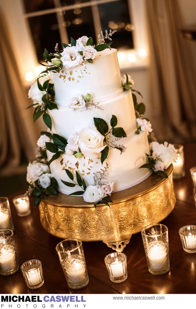 Cakes by Lynzie - Loved this wedding cake with gold leaf detail and  beautiful flowers from @boutiquebloomsdublin #weddingcake #weddingsireland  #wedding #goldleaf