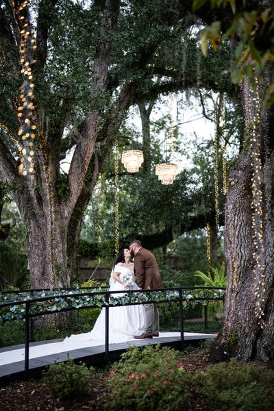 The Oaks Ponchatoula Wedding Portrait of Couple