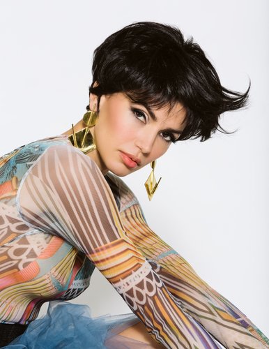 high gloss 90s inspired look editorial SYPhotography