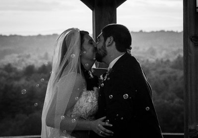 The kiss with bubbles