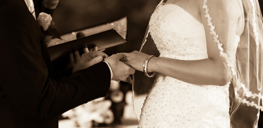 Melbourne Photographer: Wedding Ceremony Ring exchange