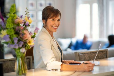 environmental-headshots-branding-office-setting