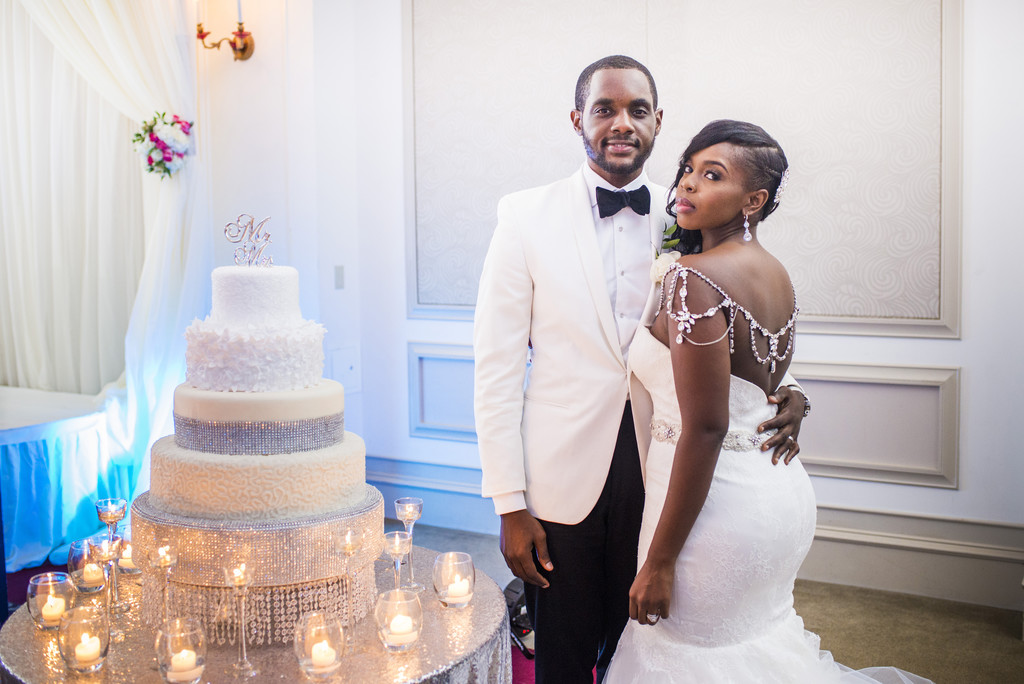 Temple Atlanta Wedding Photographer Couple with Cake
