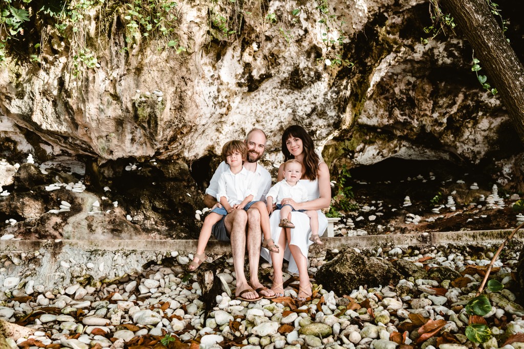 round hill family photo at grotto 