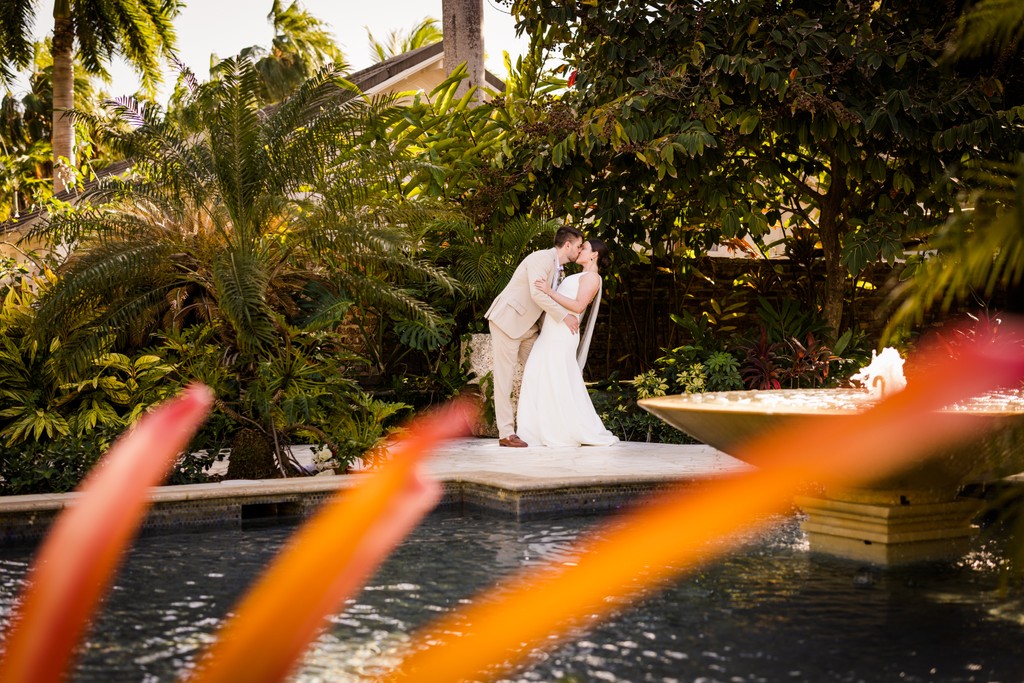 couple dip kiss at half moon resort