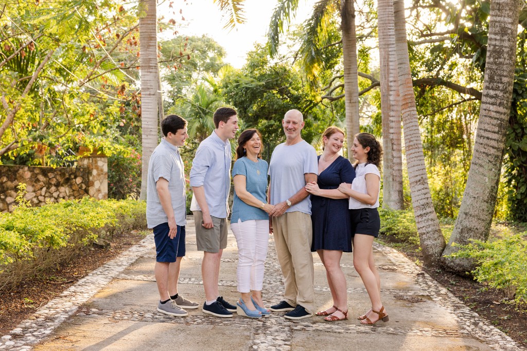 family photo session at pimento hill house