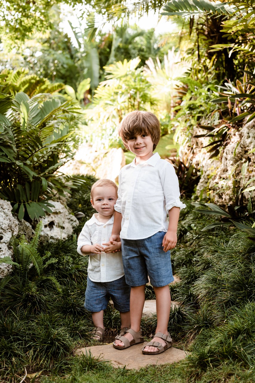 round hill family photo big and little brother