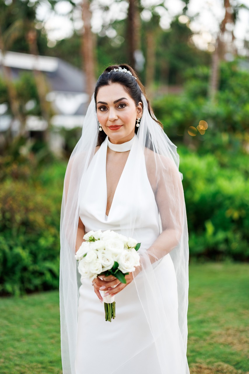 Bridal Portrait on the Lawn at Round Hill Resort
