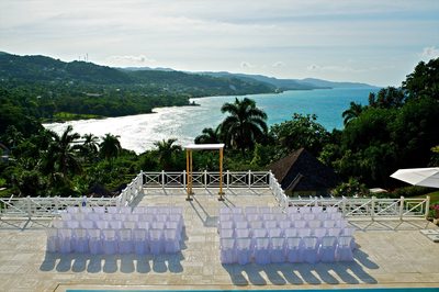 wedding ceremony location at Round Hill Resort