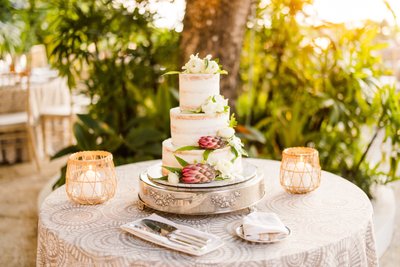 wedding cake outside at round hill resort