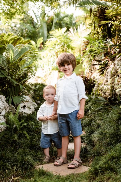 round hill family photo big and little brother