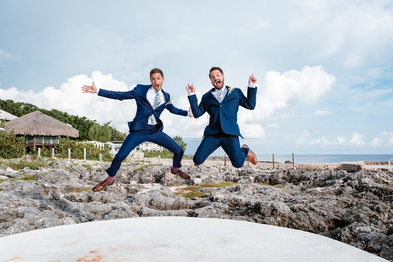 Outdoor wedding ceremony in the lush tropical setting of Montego Bay, Jamaica