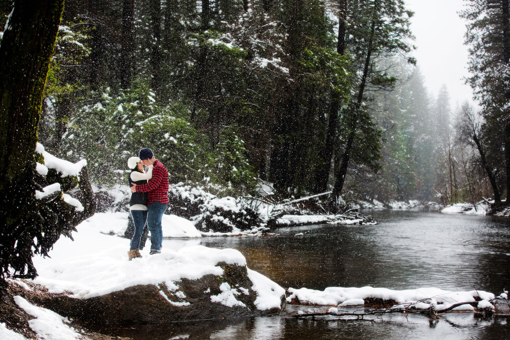 Yosemite Winter Engagement Photographer – Snowy Couple Session Yosemite National Park