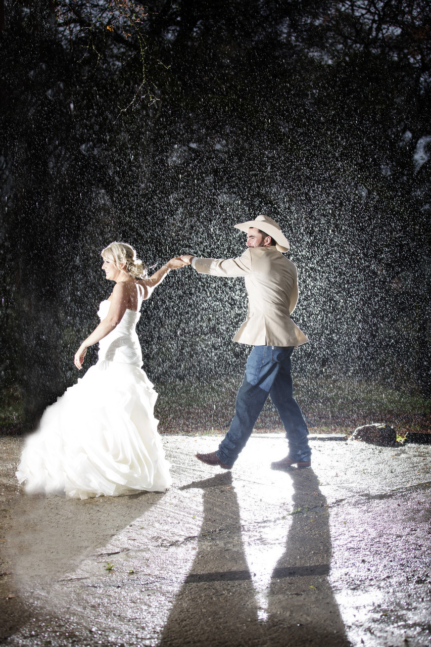 Union Hill Weddings, Dancing in the Rain Sonora California