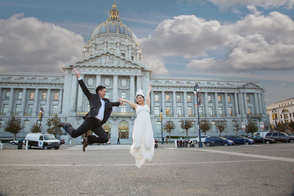 Celebrating-after-getting-married-sf-city-hall