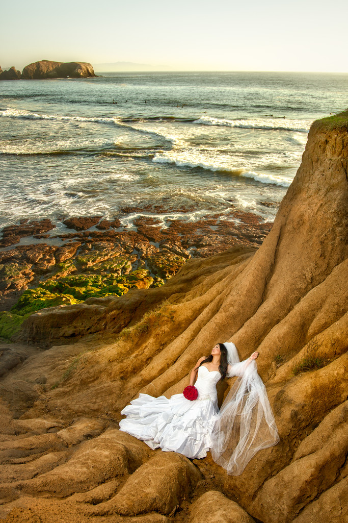 Cliffside Elegance: A Bride Redefines Trash the Dress 