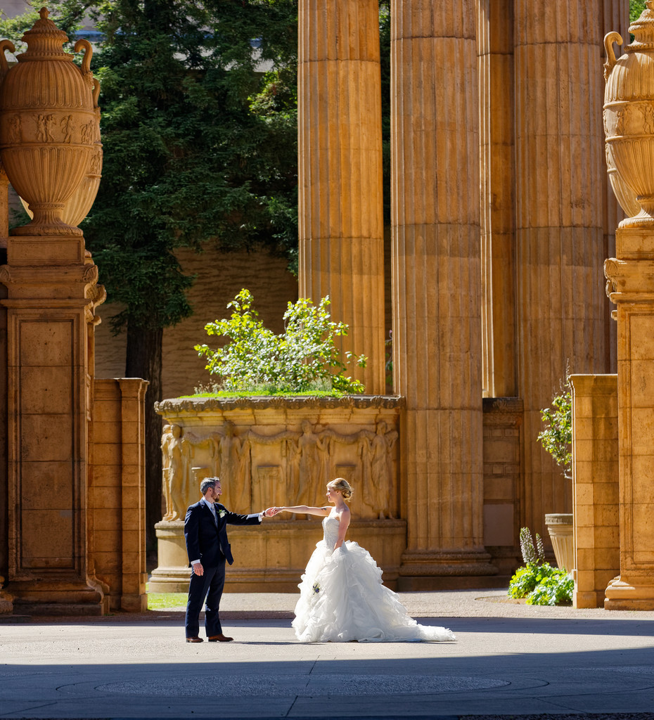 Wedding Bliss Among Grand Columns: Palace of Fine Arts