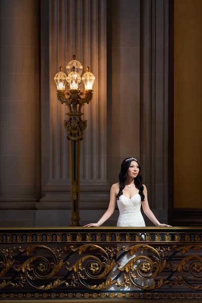 Chinese Bride's Mona Lisa-like Moment on Mayor's Balcony