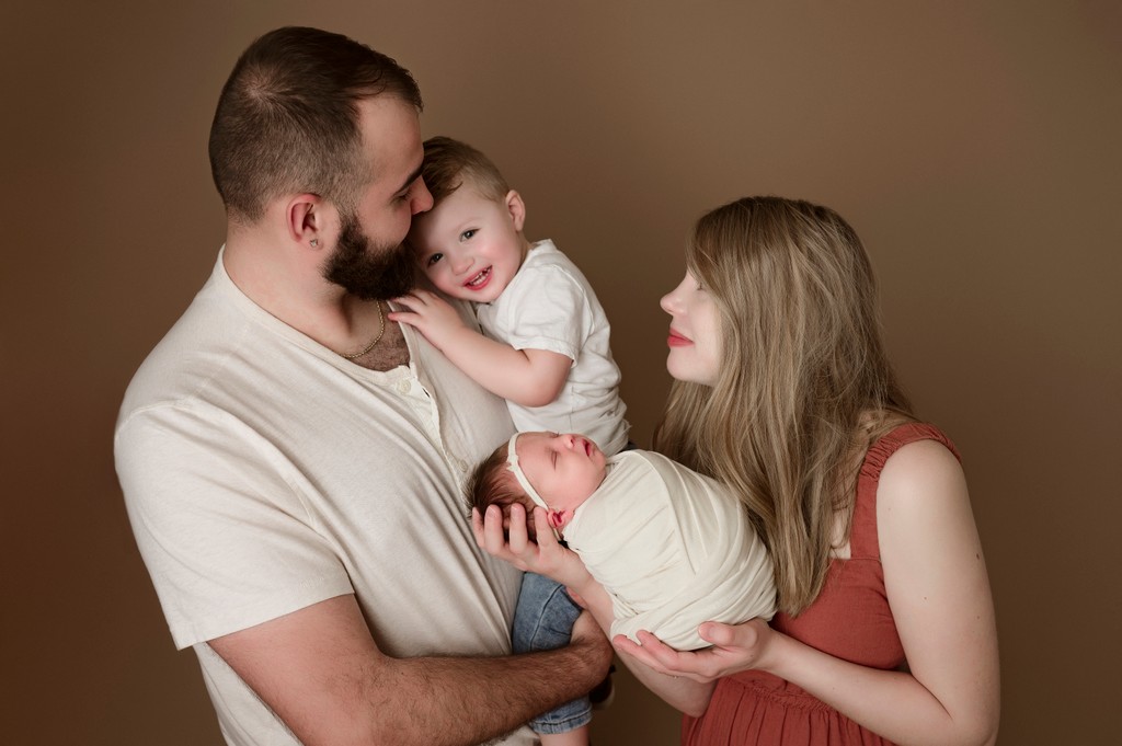 Pittsburgh Newborn and Sibling Family Photographer