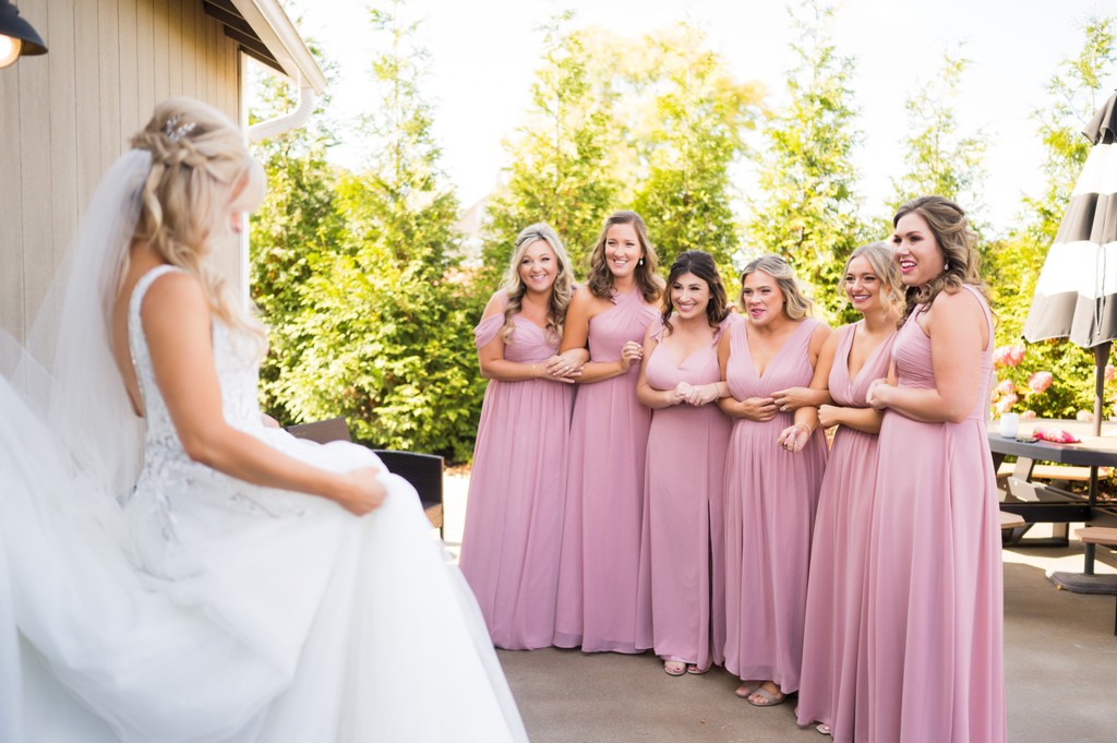 how to plan a bridesmaids first look on your wedding day
