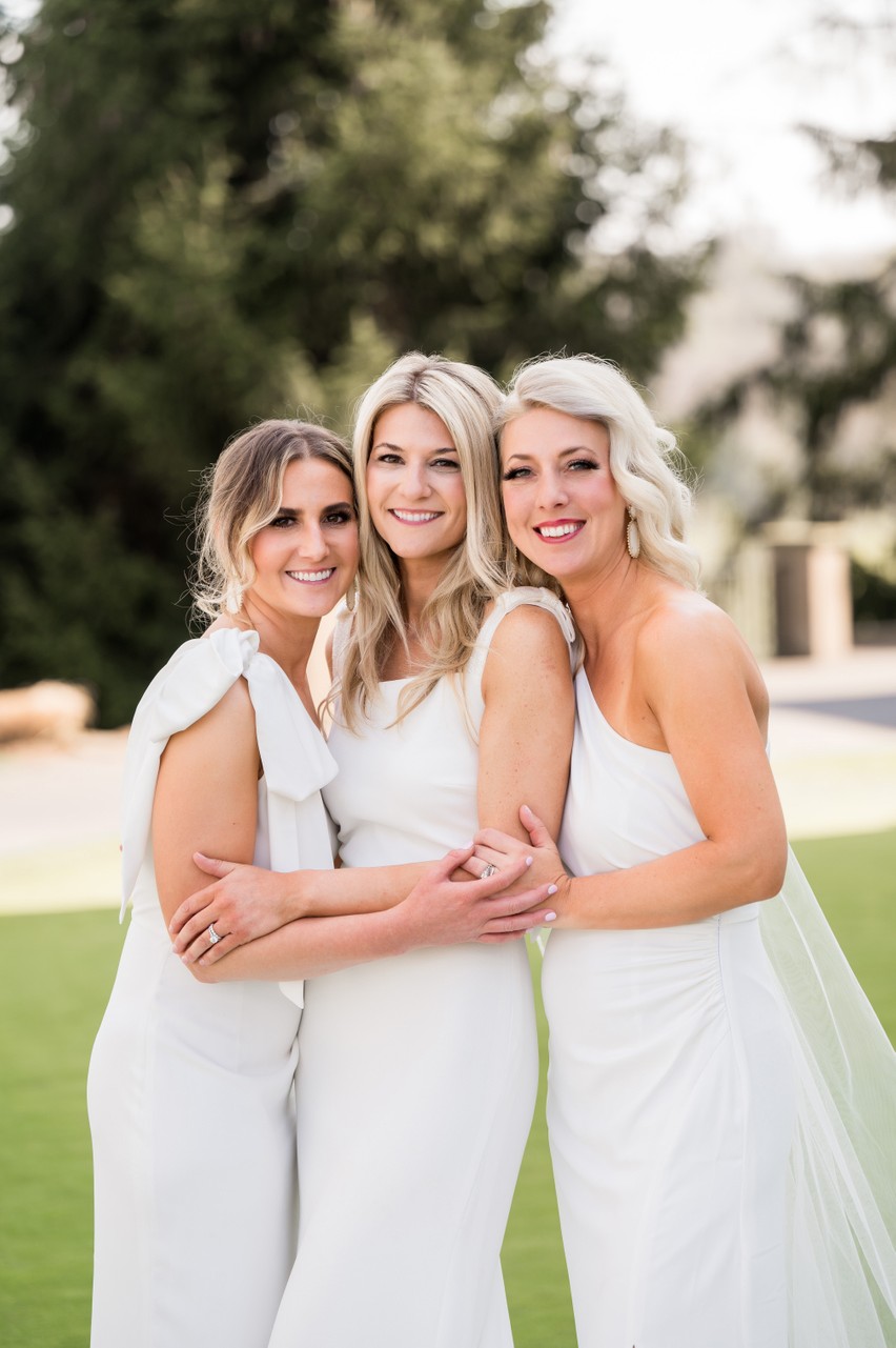 bridesmaids white dresses classic photography