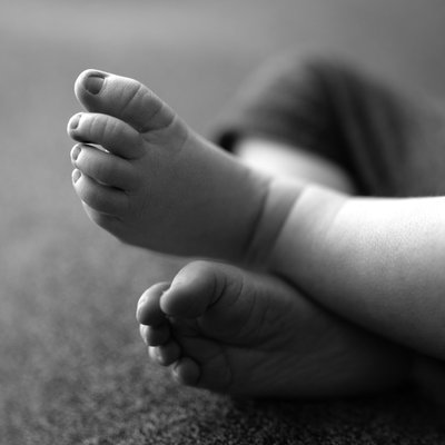 newborn photography baby toes pittsburgh