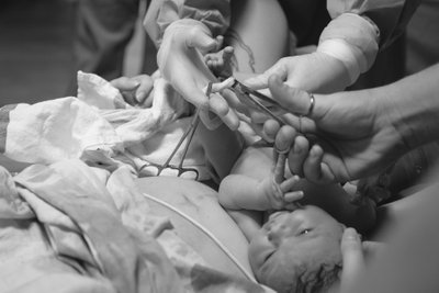 Capturing first moments with newborn birth photography