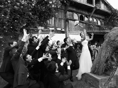 Fotógrafo de bodas para fotos creativas de grupo