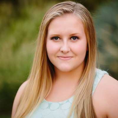 Senior Photos in Government Square Downtown Lincoln, NE