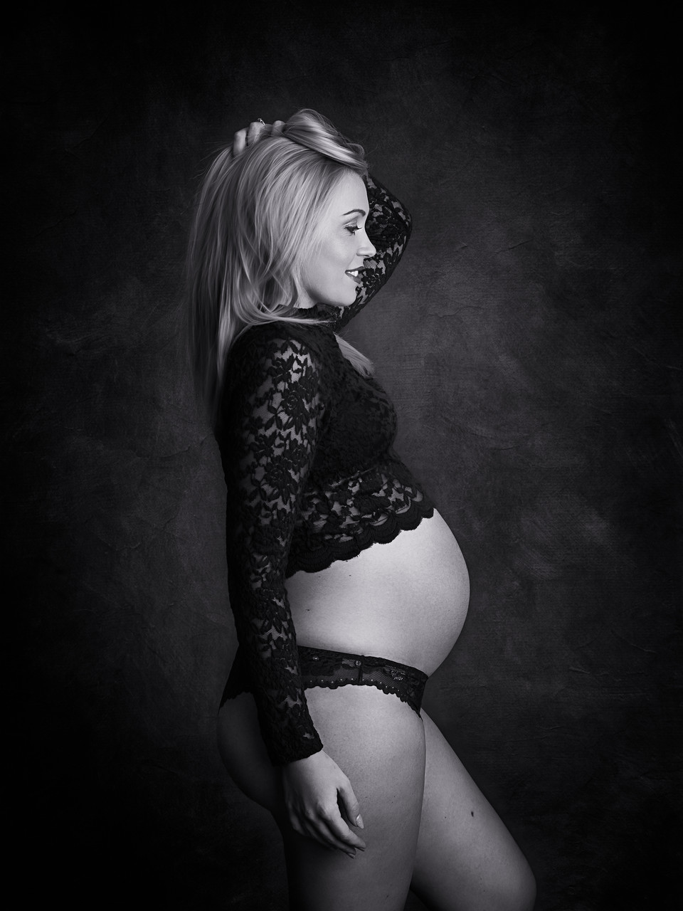 Black & White Maternity Photography Cardiff