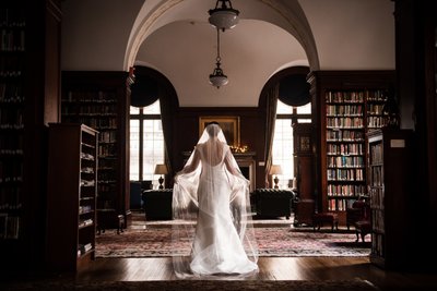 Bridal Portraits in Union League Library
