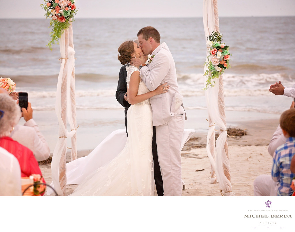 The kiss Weddings Palmetto Dunes Oceanfront Resort