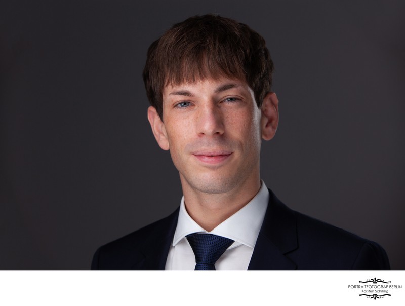 Professioneller Business Headshot in Berlin mit Johannes