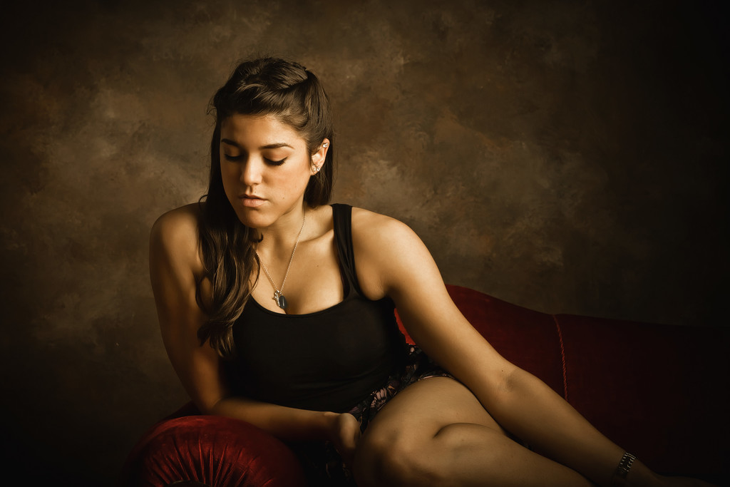 Fotograf Frauen Portrait Fotoshooting Berlin auf Sofa