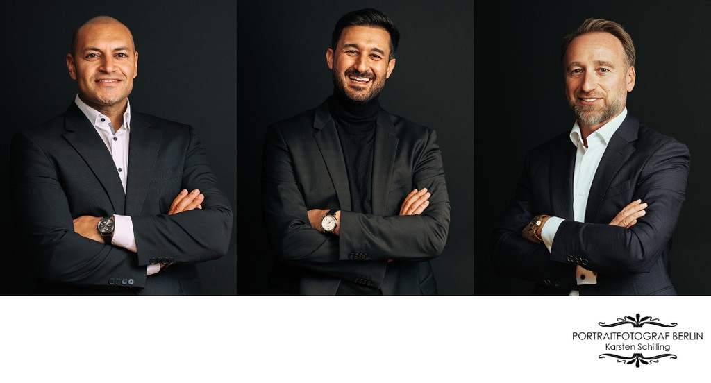 Mitarbeiter Fotoshooting mit schwarzem Hintergrund