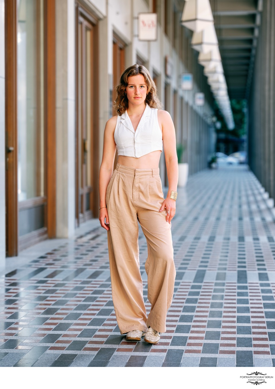 Magda Ganzkörper Fashion Aufnahme