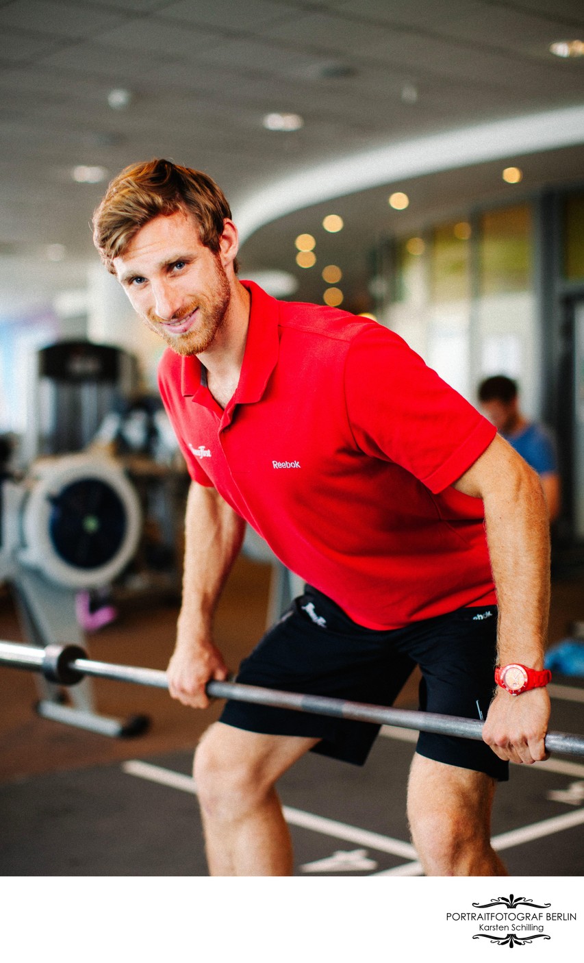 Fitnesstrainer Fotoshooting Business Key Art Mitarbeiter