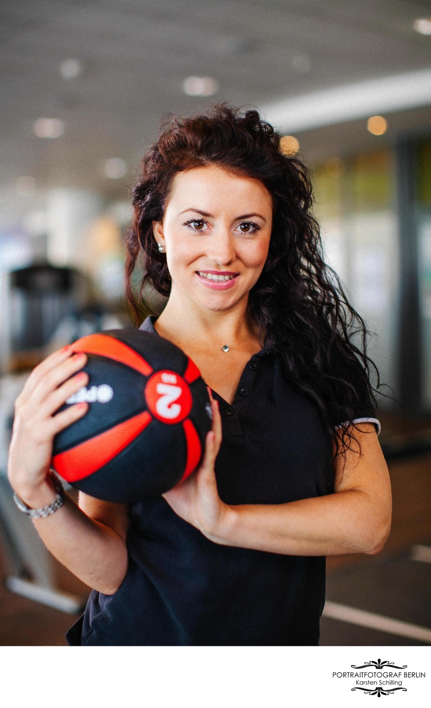 Fitnesstrainerin Fotoshooting Key Art Mitarbeiterin